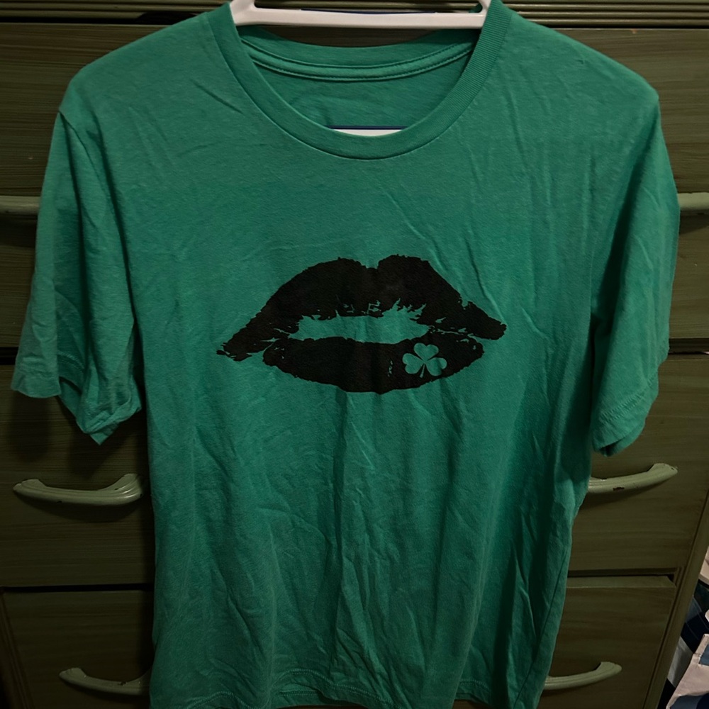 Green T-Shirt with Black Lips Graphic NWOT size L